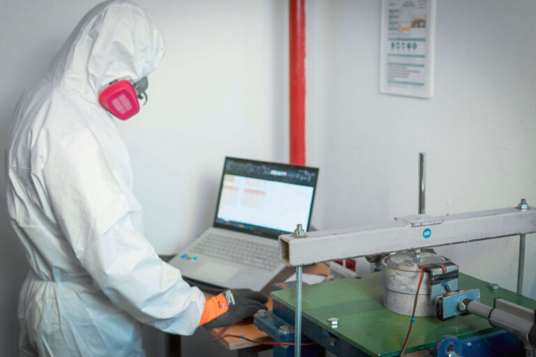 FOTO-1-LABORATORIO-EXPERIMENTAL-SYNTEC