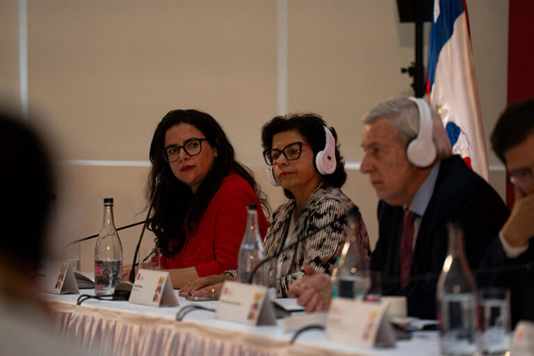 Ministra, Aurora Williams