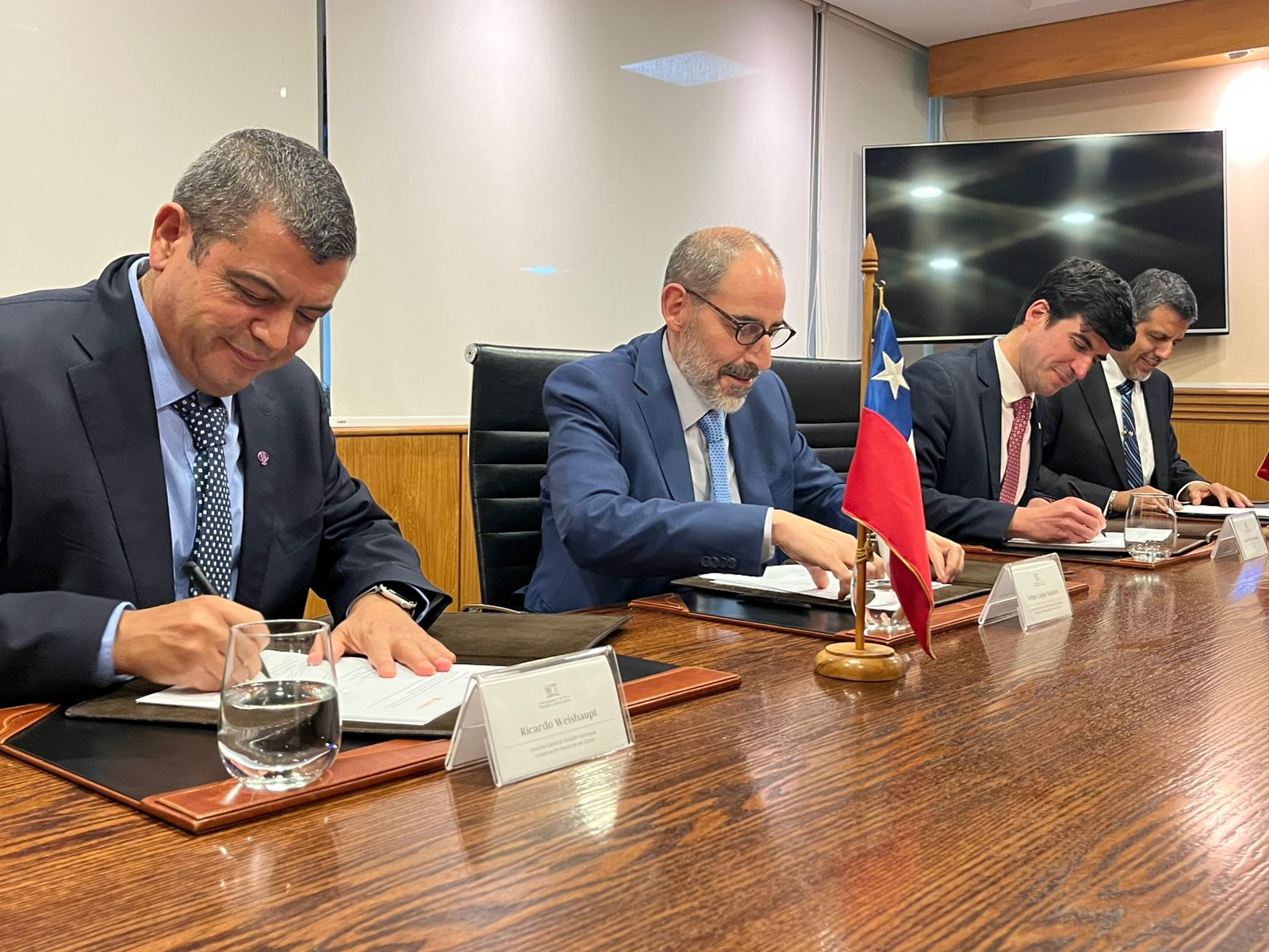 Foto-durante-firma_1