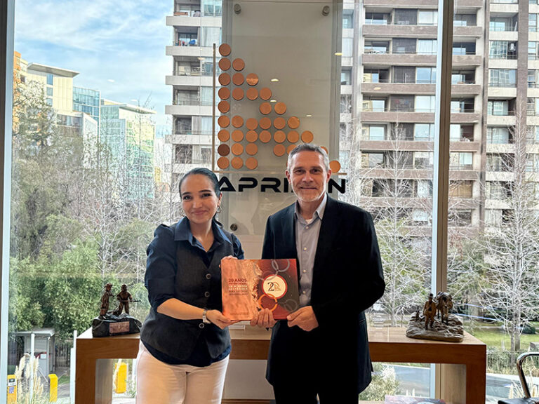 Dominique Viera, presidenta de APRIMIN y Mauro Mezzano, socio de Vantaz Group.