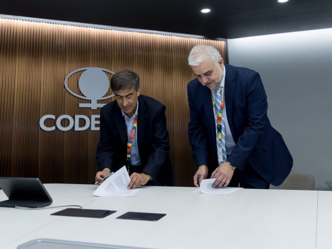 El_convenio_fue_firmado_por_Julio_Diaz