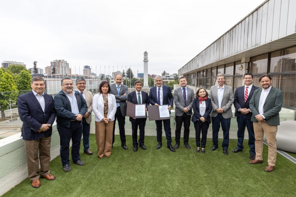 Firma-convenio-Codelco-UdeC-21-1024x683