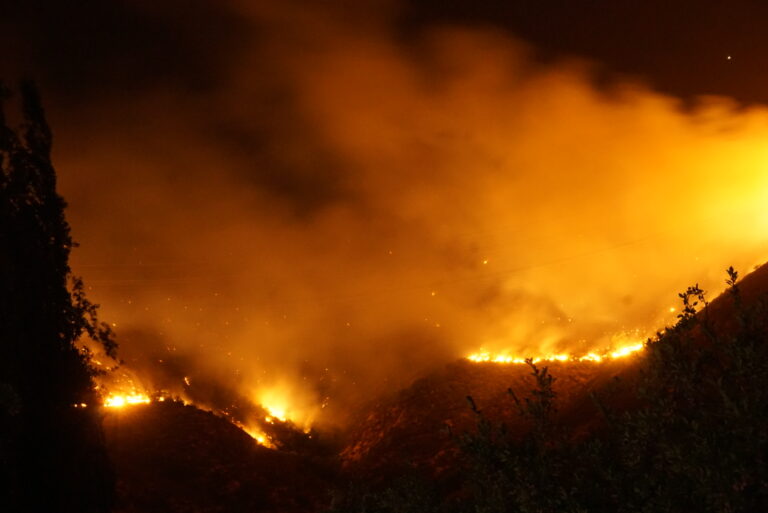 Incendio_forestal_en_Pirque_Santiago_de_Chile_(32468766846)_(2)
