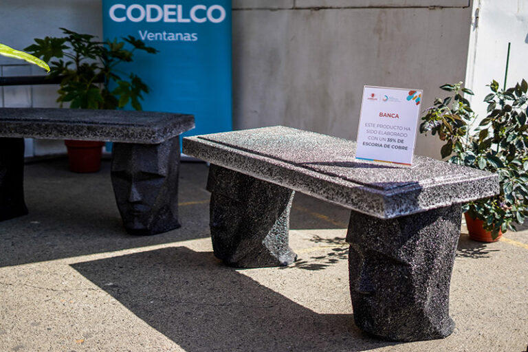 WEB1-inauguracion anden con ministra de mineria (8)