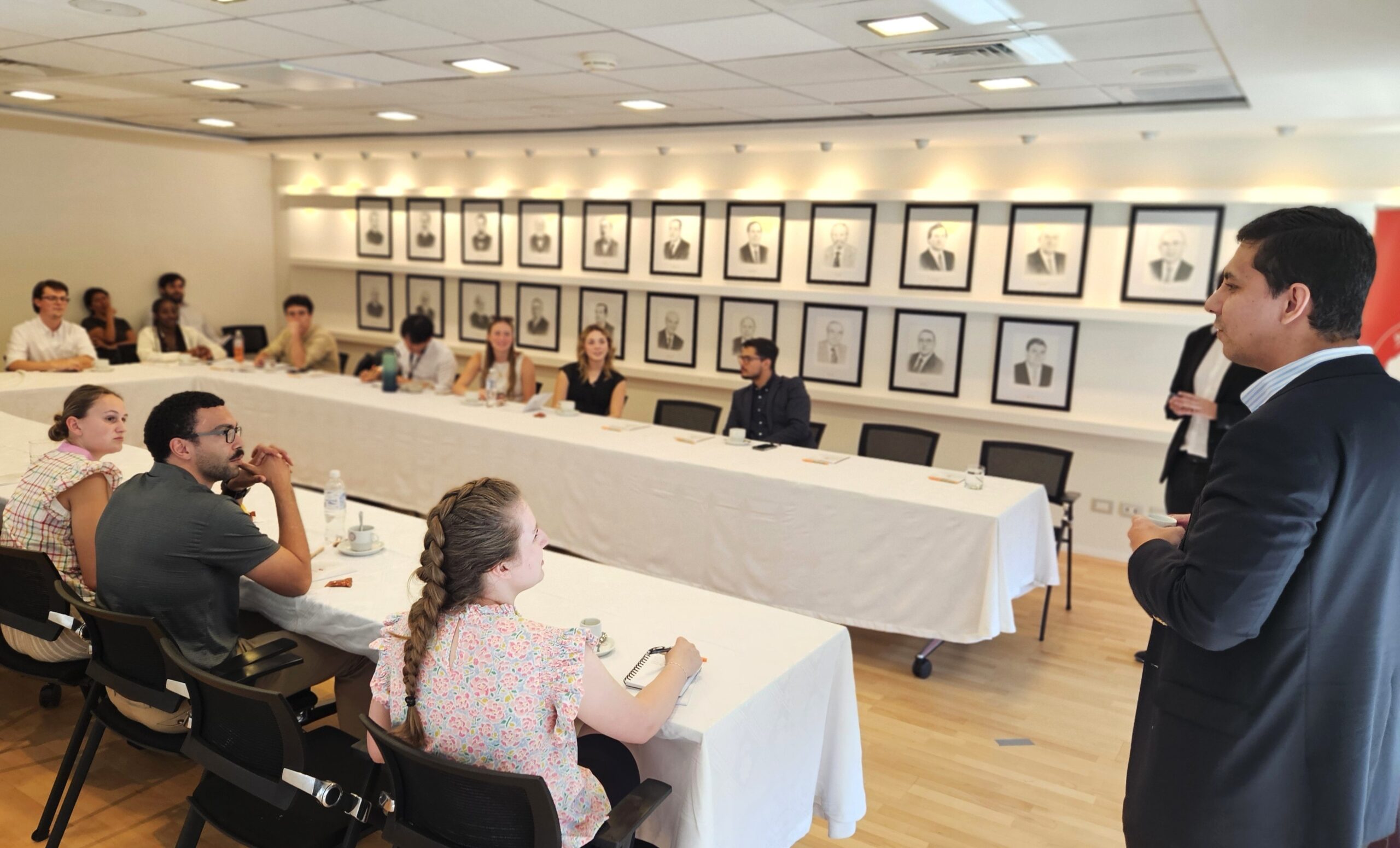 Fotos-delegacion-estudiantes-USA120326-10-copia-1