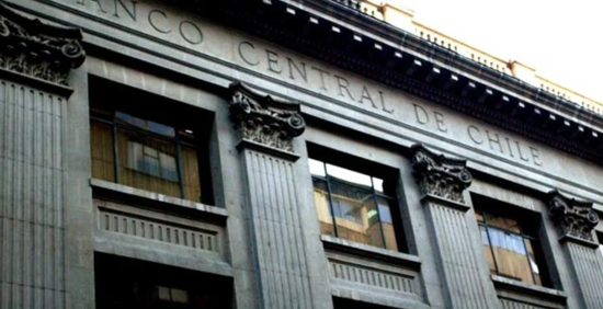 Banco Central advierte alta incertidumbre global, pero descarta riesgos sistémicos para la banca chilena