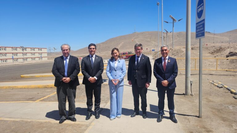 Presidente Kast y biministro Mas presentes en la postura de la primera piedra del proyecto Cuarta Línea de Molienda de Sierra Gorda