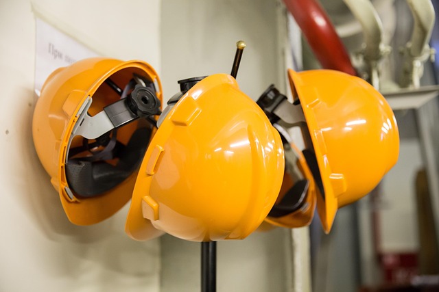 mariakray-hardhat-6657476_640